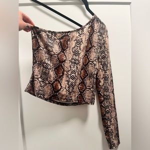 One shoulder snake print blouse